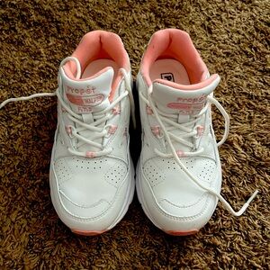 Women’s Size 5.5 Wide Propet Stability Walker